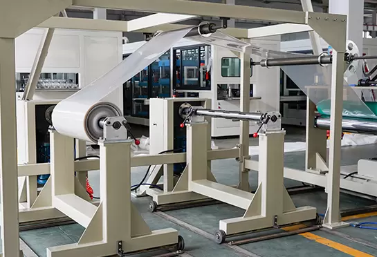 Намоточная часть с двойной станцией использует переключение типа тележки, намоточный ролик с газовым валом, простота разборки, высокая эффективность, низкая трудоемкость.