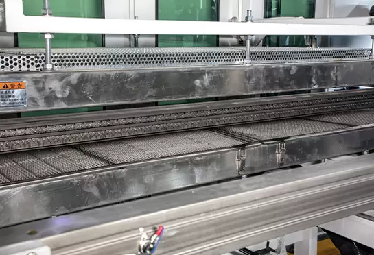 В машине используется температурная система PID, она показывает высокую точность и допуск контроля температуры <1 ℃.