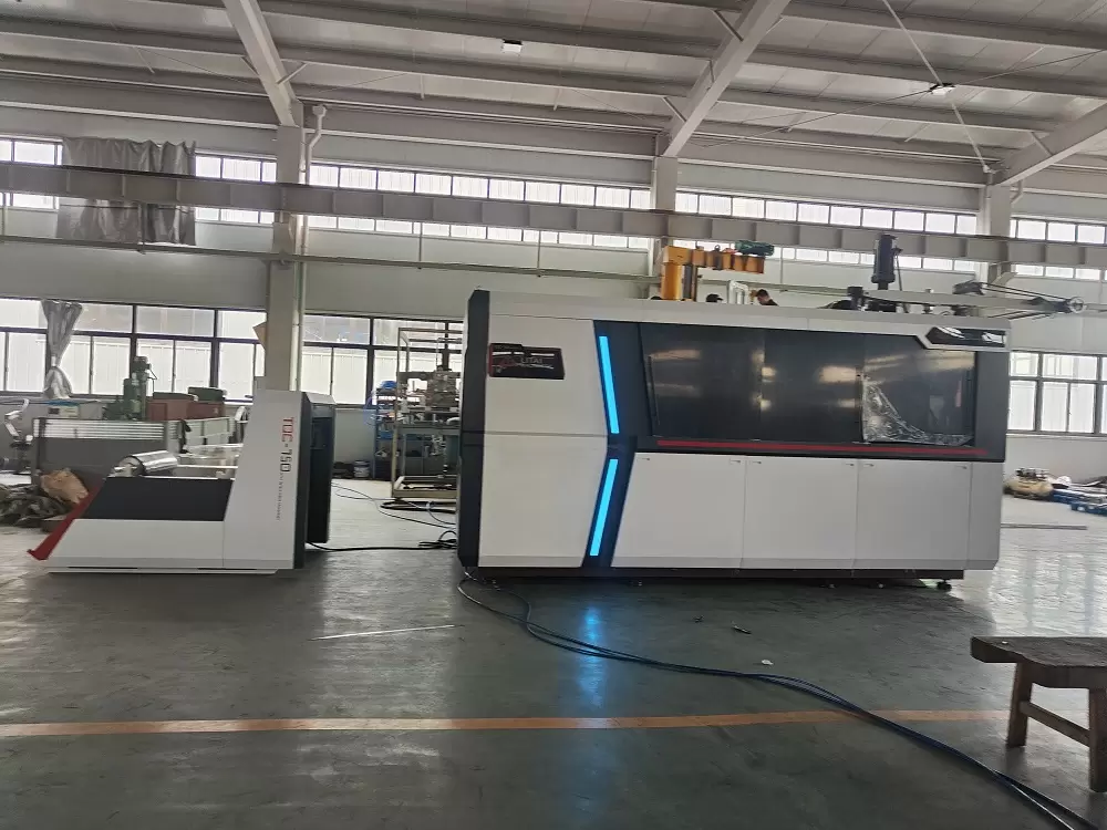 Полностью автоматическая машина для термоформования пластиковых стаканчиков с сервоприводом Полностью автоматическая машина для термоформования пластиковых стаканчиков с сервоприводом